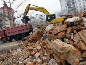 Строительный мусор от здания
